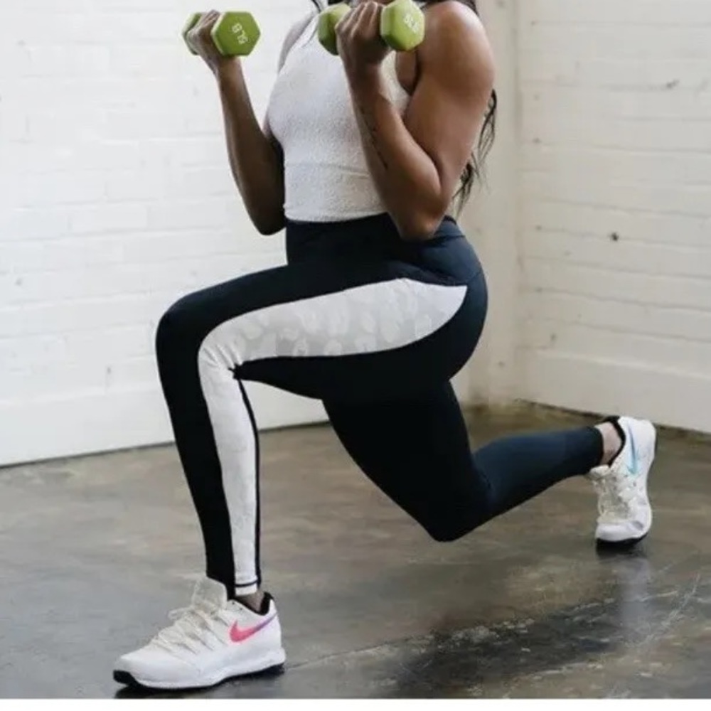 Zyia active size 4 black leggings white leopard stripe